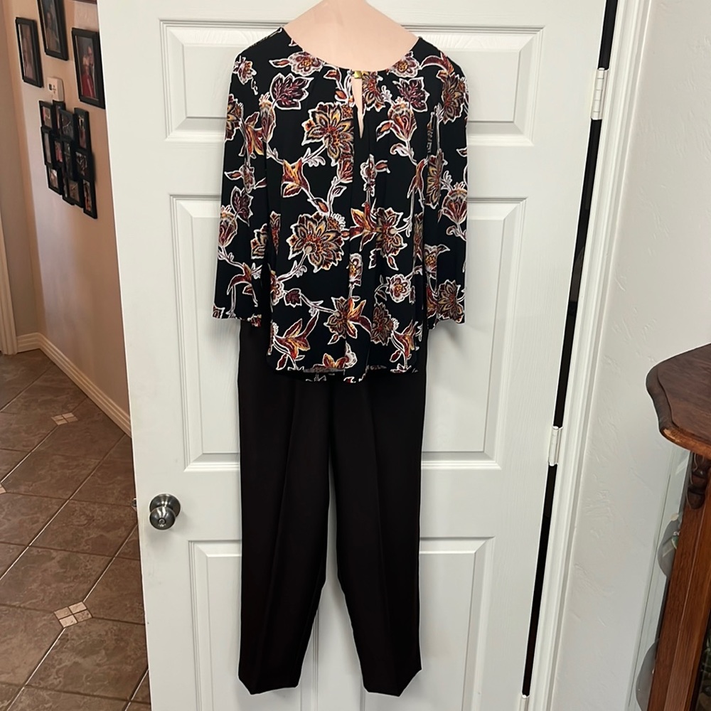 Liz Claiborne Slinky, Soft, Print Shirt with Solid Brown DonnKenny Pants